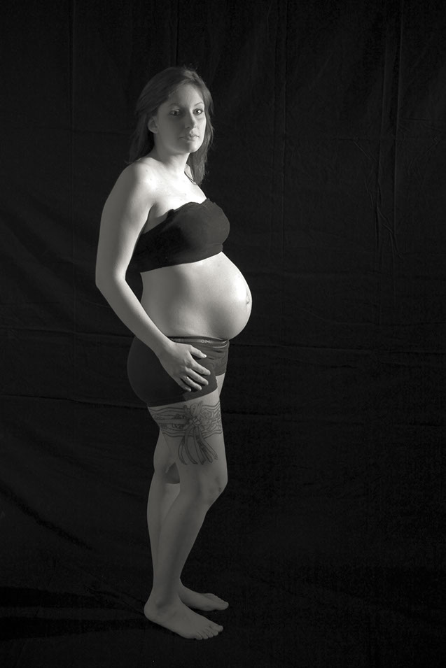 celine enceinte debout en studio