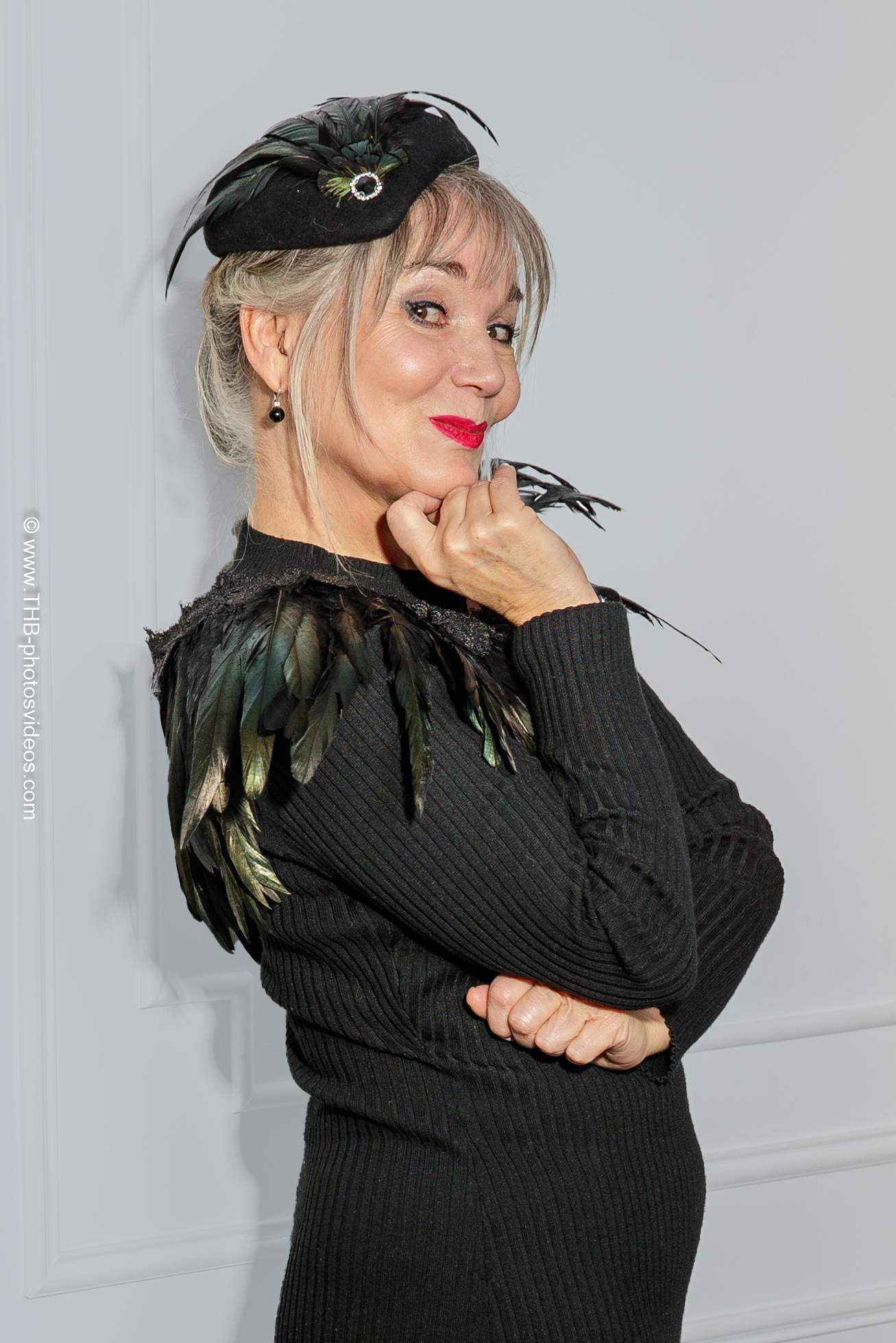 Krystyna16nov-30 a womprises de vues photos studioTournehem sur la heman in a black dress