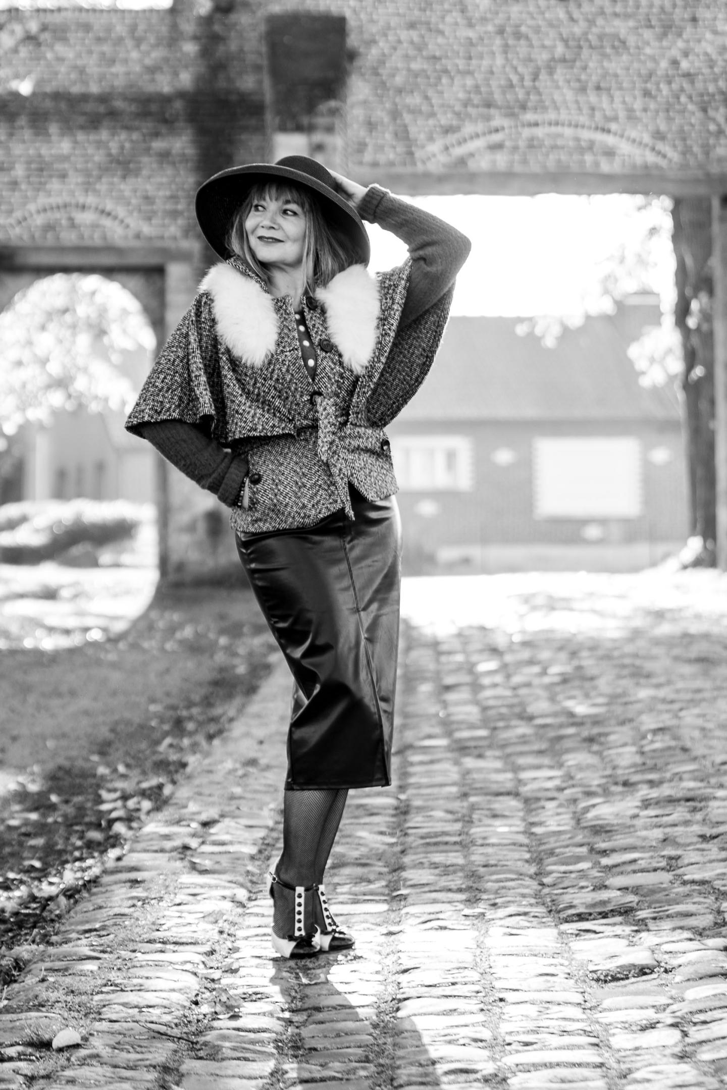 SOMAIN-169 a woman posing for a picture