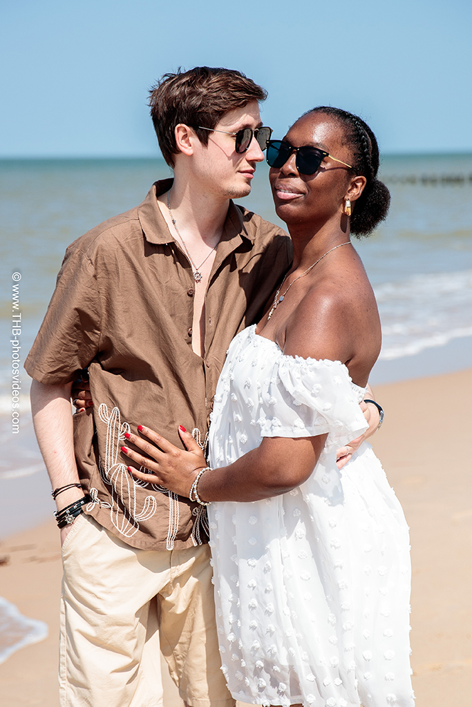 xcand 08 25-8 candice et son copain a la plage de calais