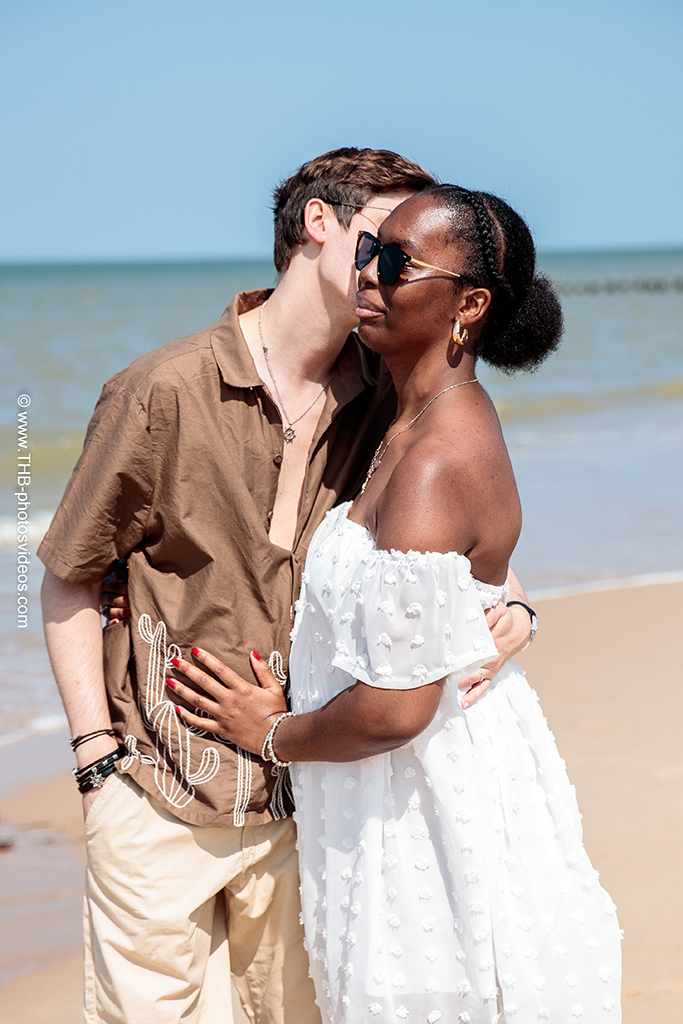 xcand 08 25-9 candice et son copain a la plage de calais